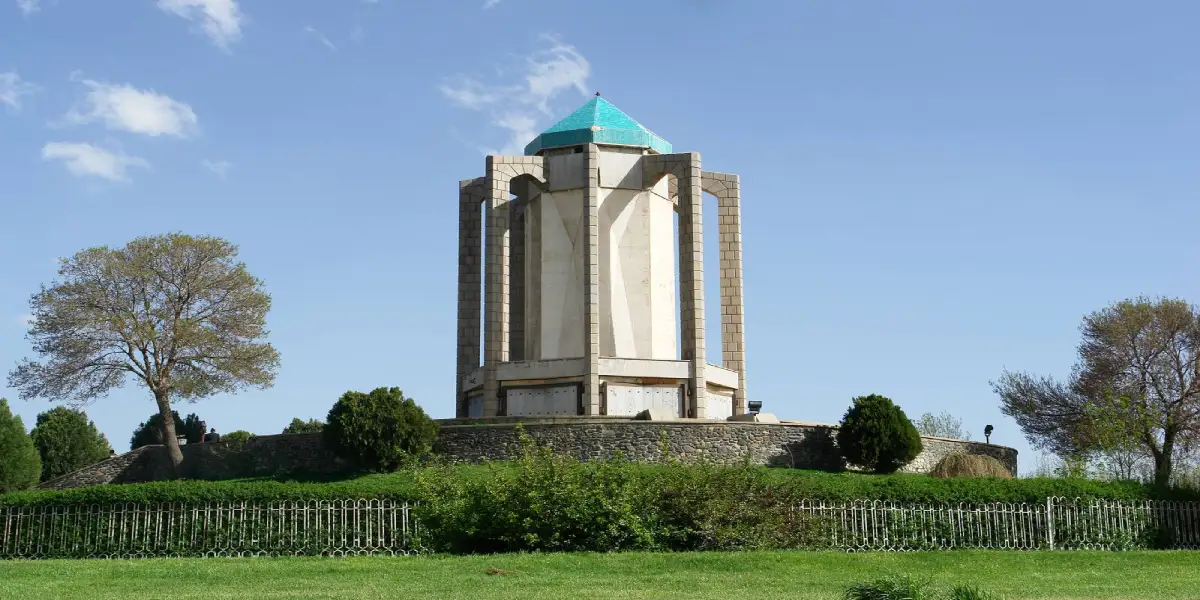 آرامگاه بوعلی سینا