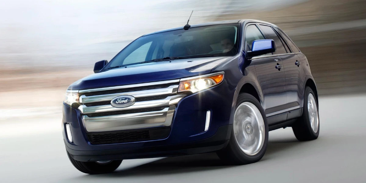 خودرو در جاده کیش