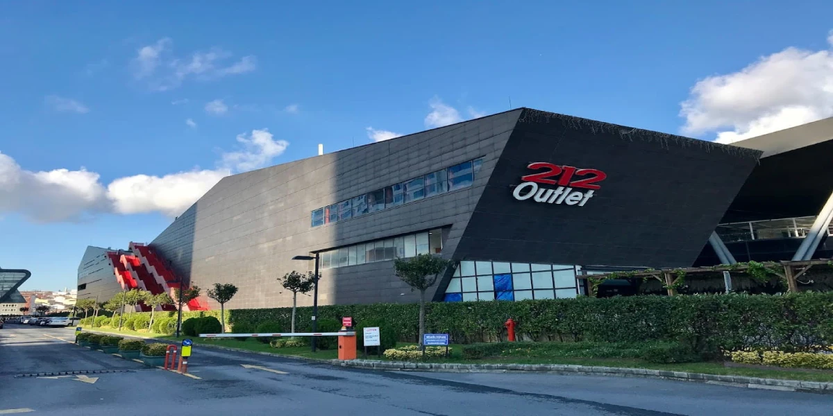 اوتلت ۲۱۲
