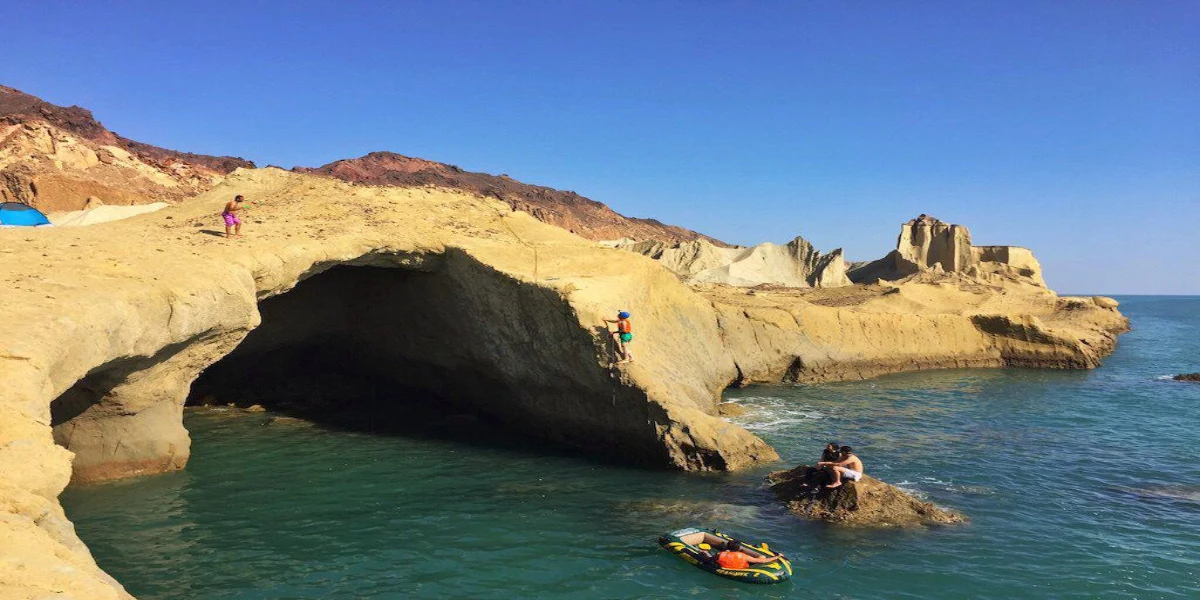 غارهای ساحلی