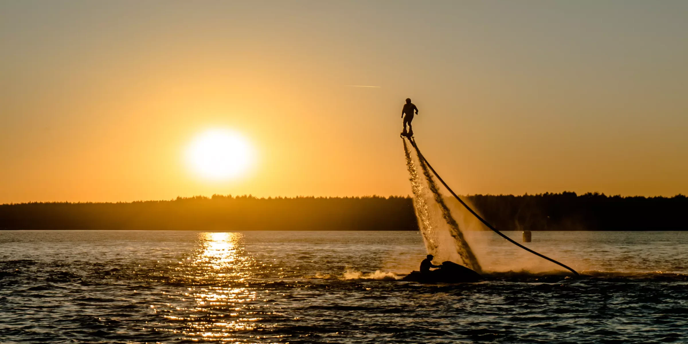 فلایبرد کیش؛ پرواز روی آب با هیجان بینظیر