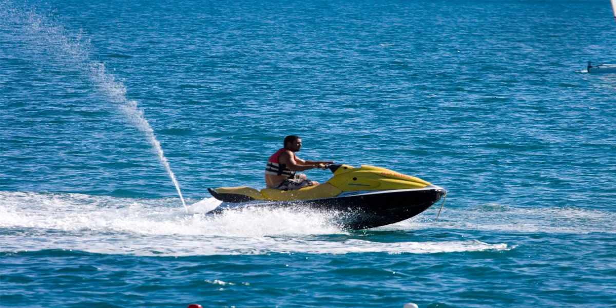 جت اسکی در حال حرکت