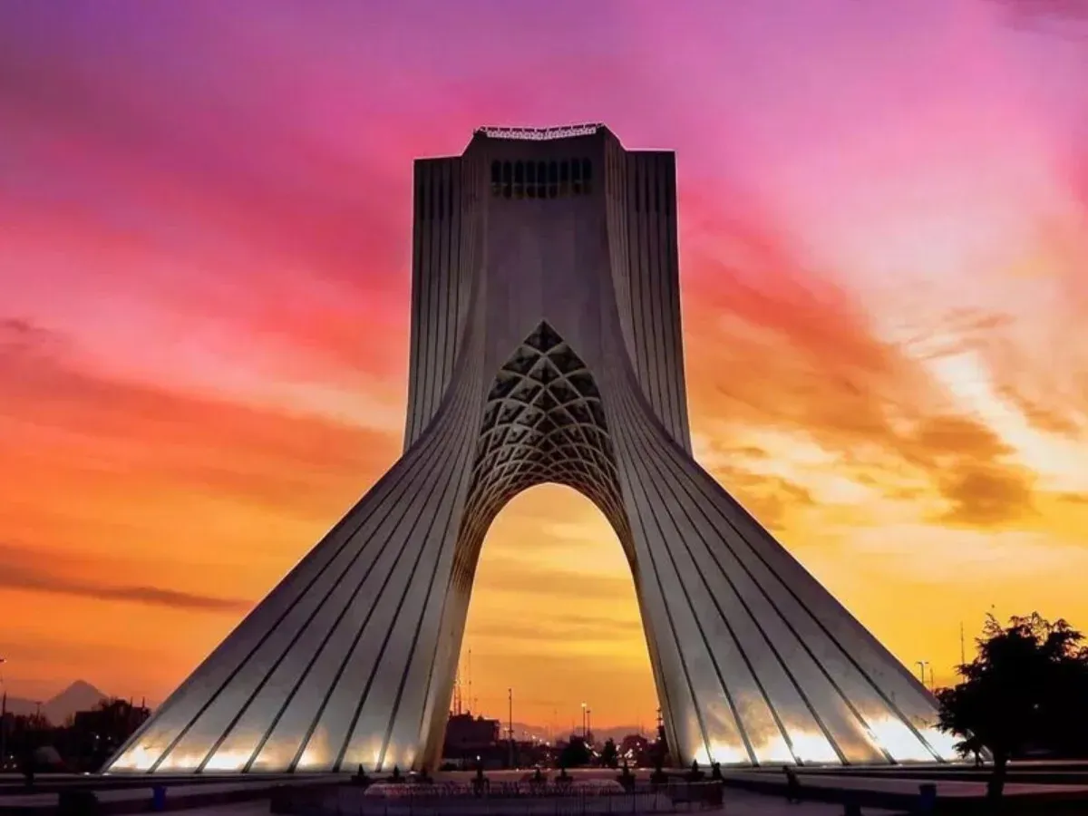 برج ازادی تهران در شب