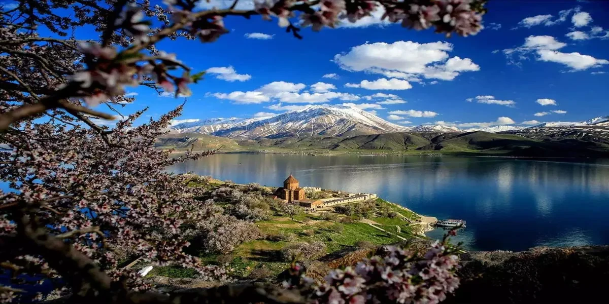 دریاچه وان
