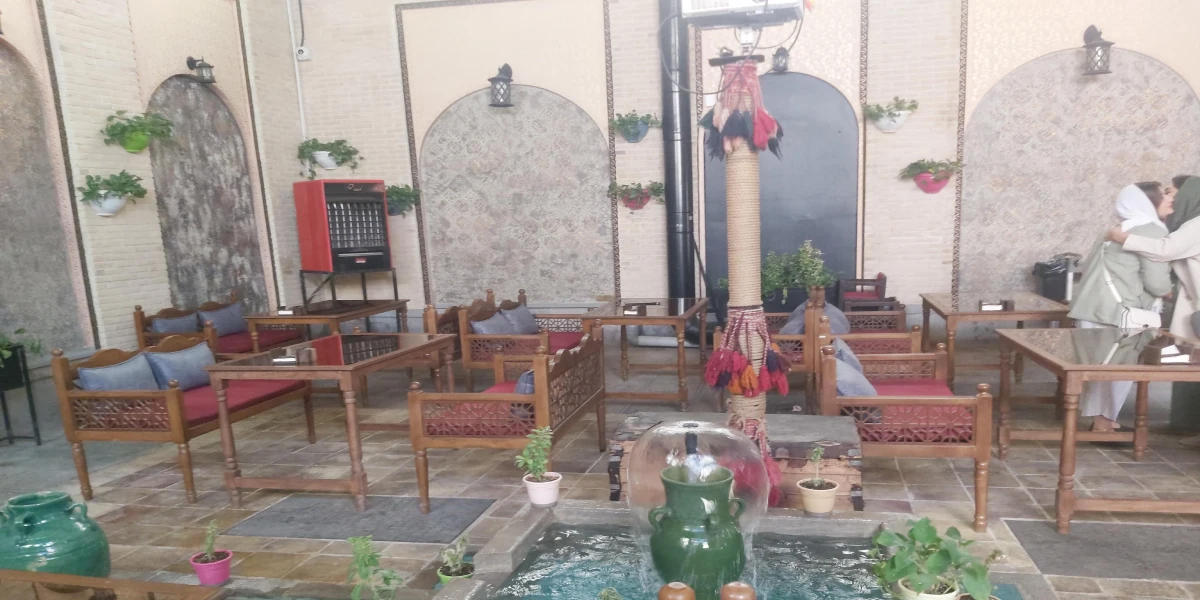 کافه رومانس در محله جلفا