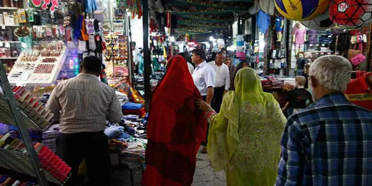 بازار اوزی‌ها و لاری‌ها
