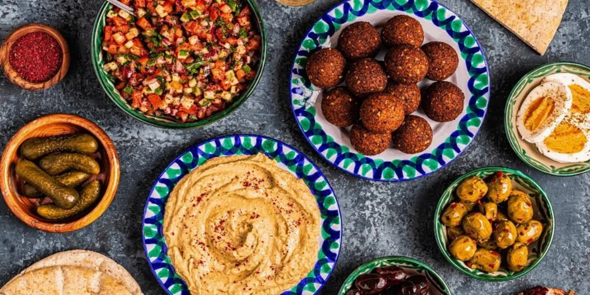 غذاهای سنتی عمانی با ادویه‌های معطر و طعم‌های بین‌ظیر